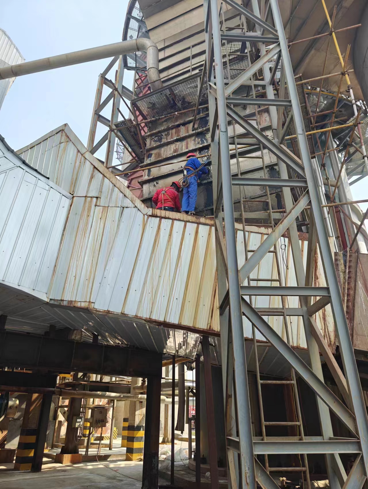 漢迪可工業高效完成造紙企業煙囪泄漏修復工程(圖1) 微信圖片_20240606091200.jpg